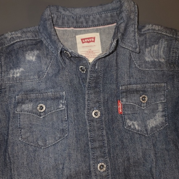NWT Kids Levi’s Distressed Lightweight Button Down Denim Collar Shirt SZ 12 Mths - Picture 3 of 5